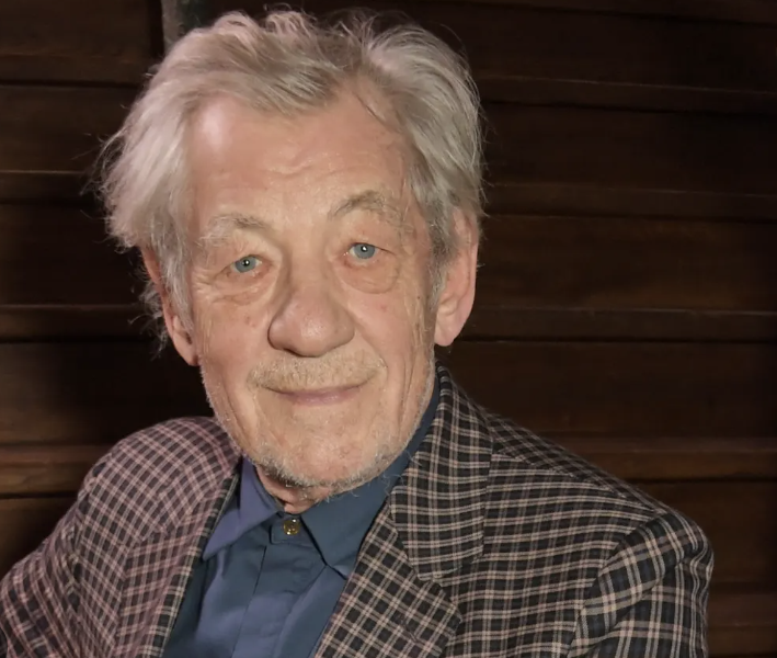 “I can vouch for Ian McKellan - he was an absolute angel to a very excited stage teen at the stage door of a broadway play he did with Patrick Stewart some years back. The kid told asked him if he’d received the letter he’d sent Ian at the interval and the good man said “yes”, patiently listened to the kid and was generous with his time and kindness. Kid and stage mum (and all of us who witnessed this) were big fans. Patrick Stewart and Billy Crudup were there too and they just did the blank faced signings and buggered off.”